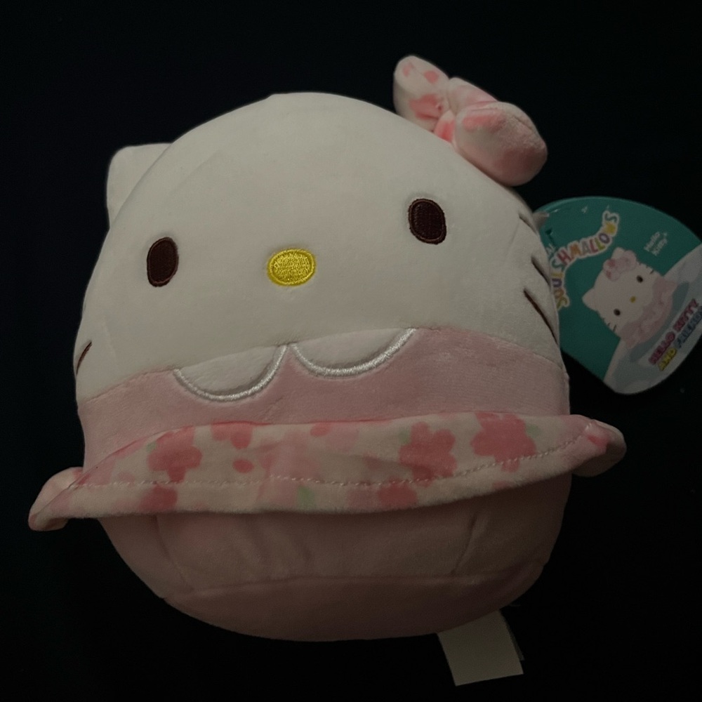 Sakura hello kitty squishmallow